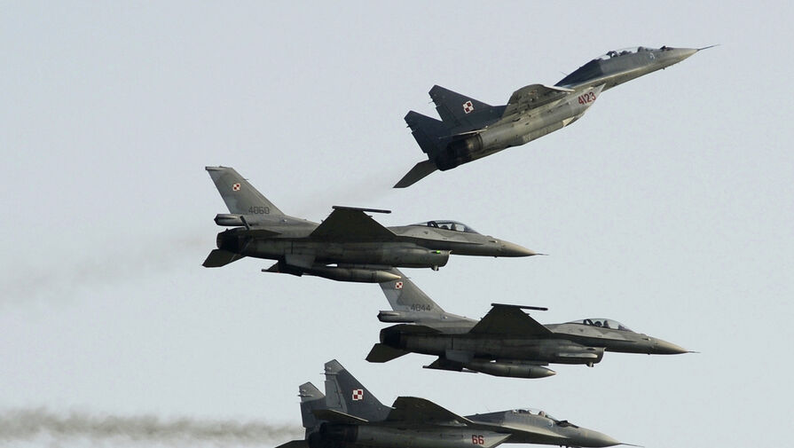 Польша подняла в воздух самолеты из-за российских истребителей